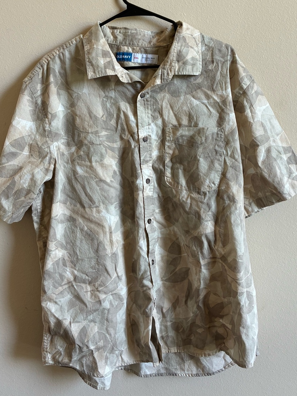 Old Navy Men's Short-Sleeve Beige Patterned Button-Up Shirt - XXL